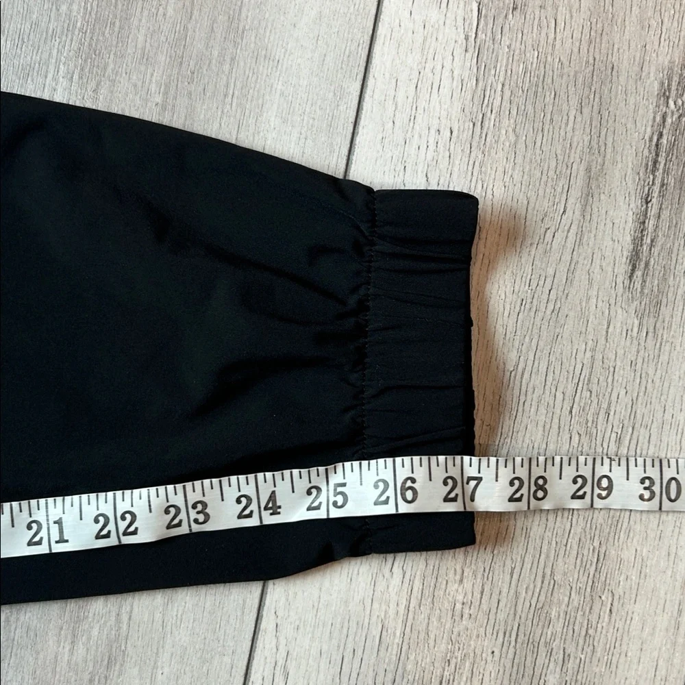 Banana Republic Tie Waist Cargo Jogger Pants in black size medium